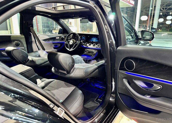Mercedes E 300 e-29