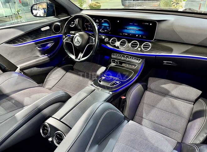 Mercedes E 300 e-33
