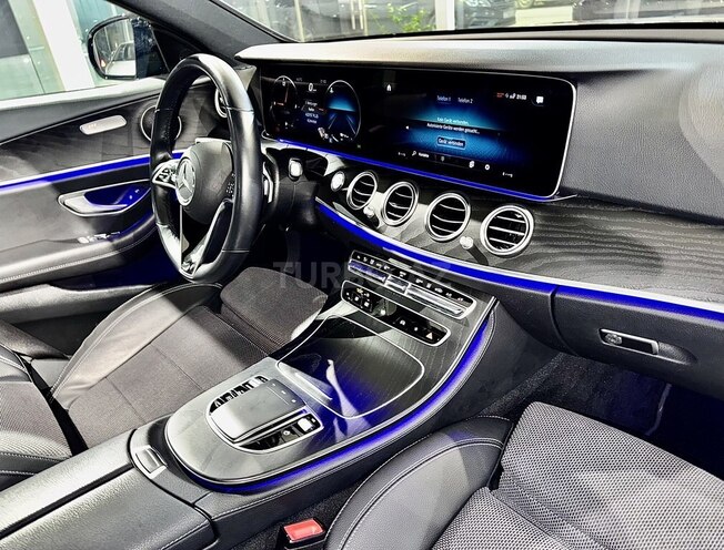 Mercedes E 300 e-35