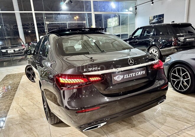 Mercedes E 300 e-21