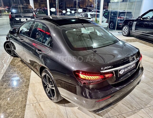 Mercedes E 300 e-11