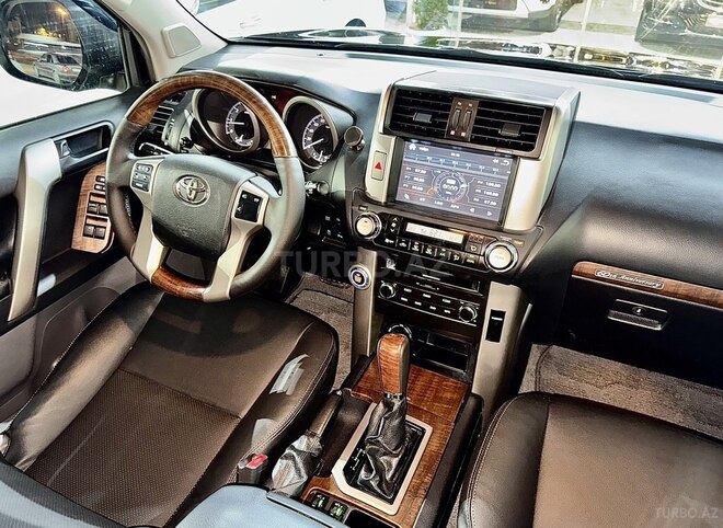 Toyota Land Cruiser Prado-27