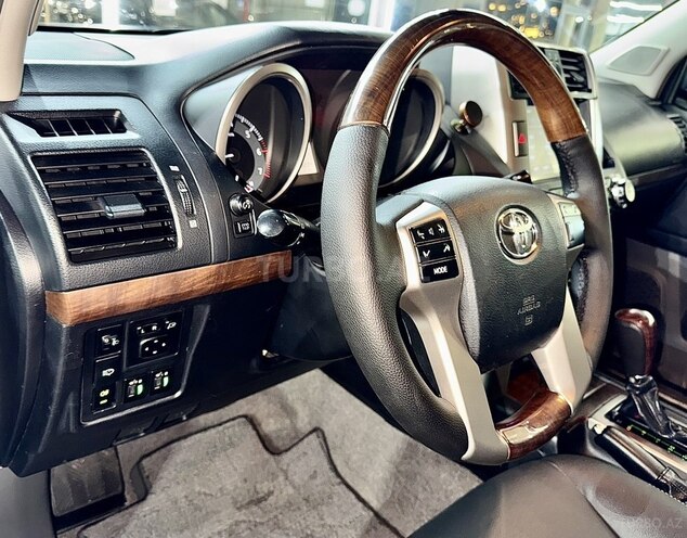 Toyota Land Cruiser Prado-22