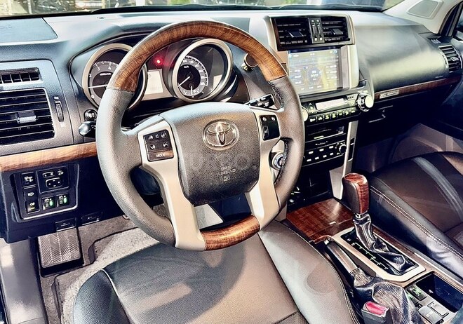 Toyota Land Cruiser Prado-37