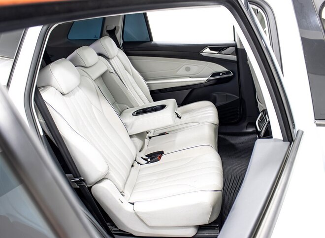 Volkswagen ID.6 X-17