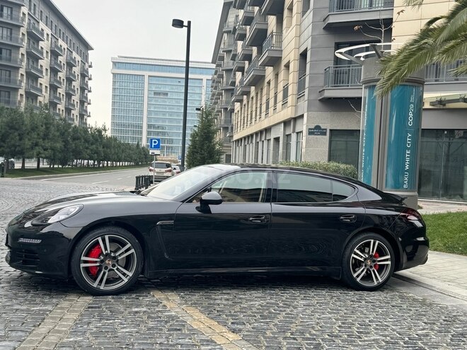 Porsche Panamera 4S Executive-5