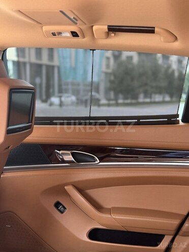 Porsche Panamera 4S Executive-11