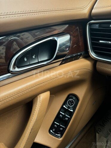 Porsche Panamera 4S Executive-12
