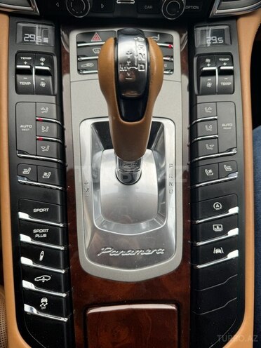 Porsche Panamera 4S Executive-13
