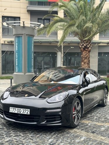 Porsche Panamera 4S Executive-3