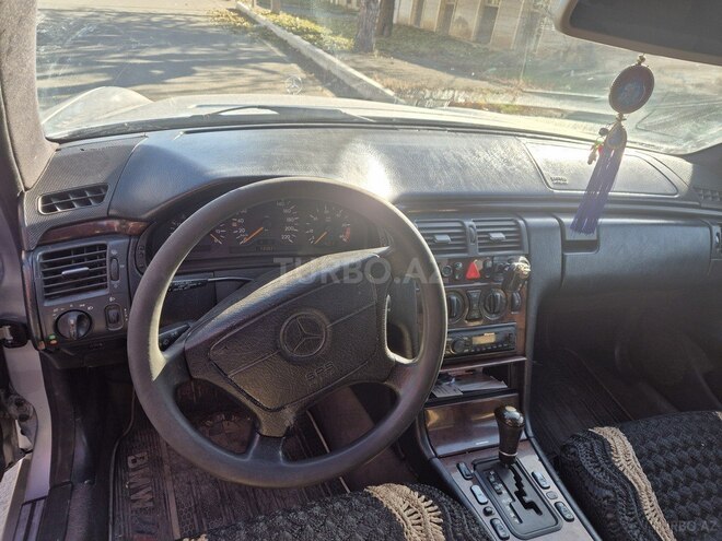 Mercedes E 220 d 1995, 546,667 km - 2.2 l - Goranboy