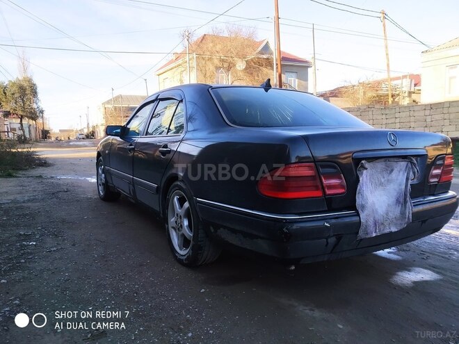 Mercedes E 230 1995, 378,537 km - 2.3 l - Bakı