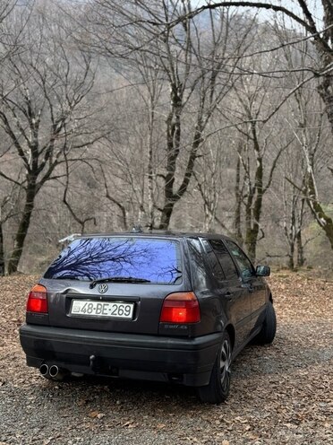Volkswagen Golf 1993, 299,000 km - 1.6 l - Oğuz