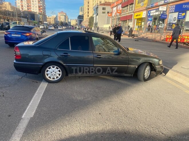 Mercedes C 220 1995, 430,000 km - 2.2 l - Bakı