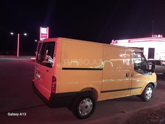 Ford Transit-10