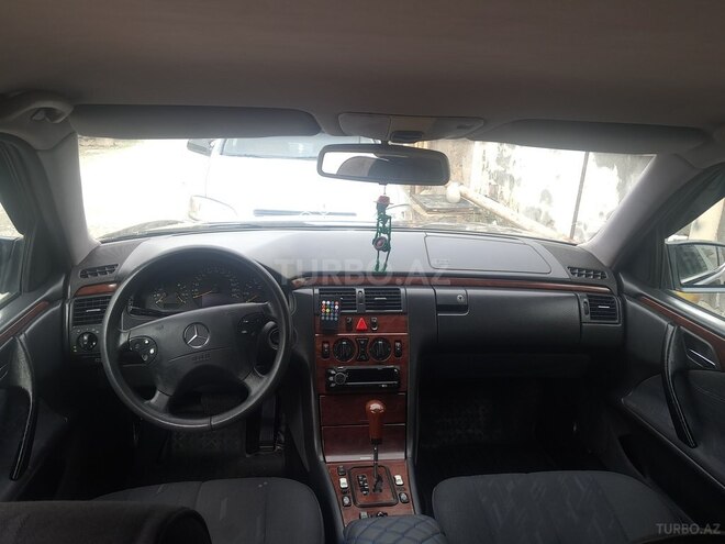 Mercedes E 240 1999, 266,000 km - 2.4 l - Bakı