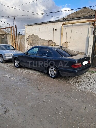 Mercedes E 240 1999, 266,000 km - 2.4 l - Bakı