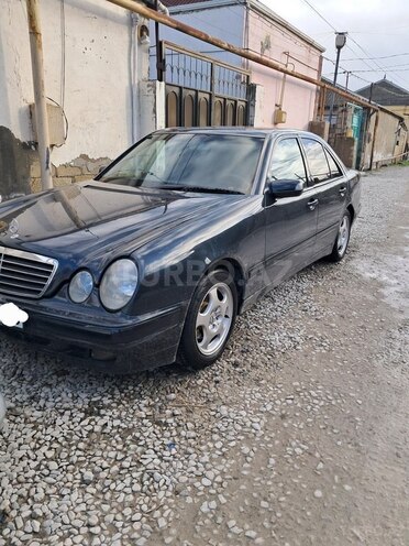 Mercedes E 240 1999, 266,000 km - 2.4 l - Bakı