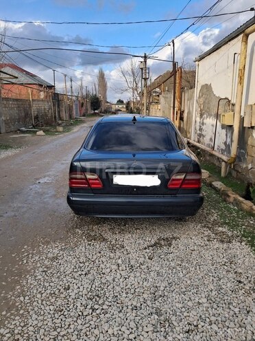 Mercedes E 240 1999, 266,000 km - 2.4 l - Bakı