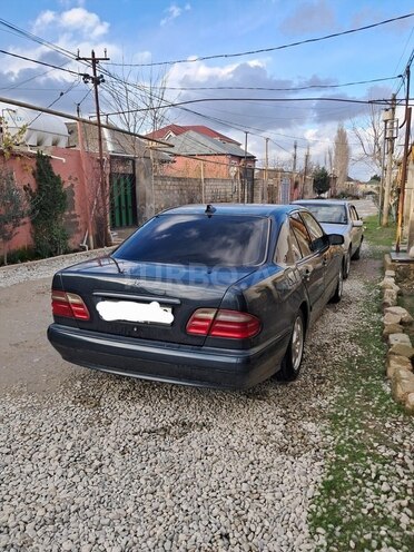 Mercedes E 240 1999, 266,000 km - 2.4 l - Bakı