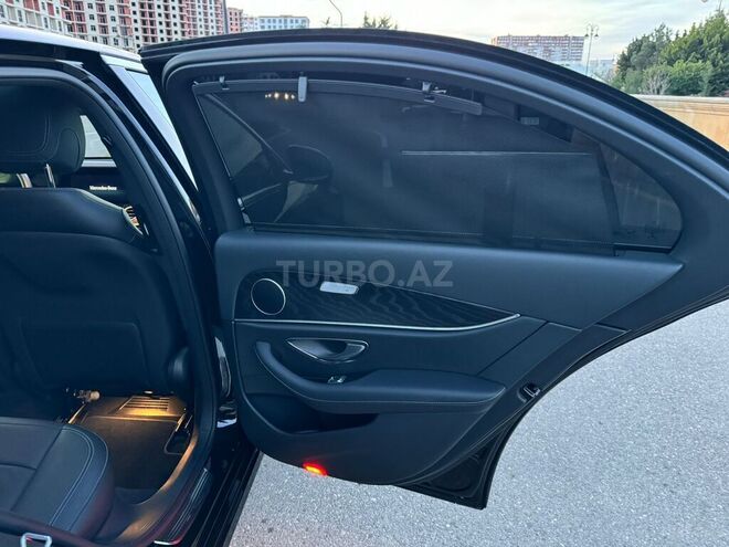 Mercedes E 300 e 4MATIC 2022, 22,800 km - 2.0 л - Bakı