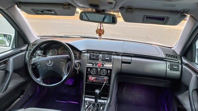 Mercedes E 240 2000, 433,000 km - 2.4 л - Bakı