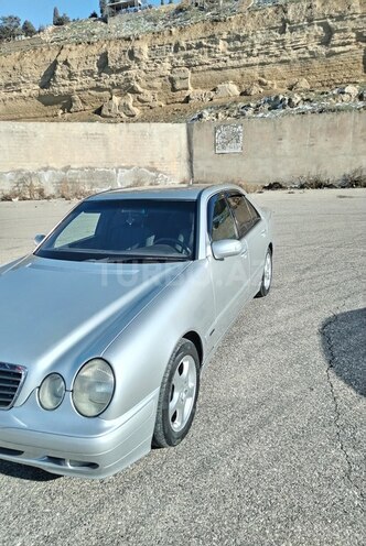 Mercedes E 220 d 2001, 431,754 km - 2.2 l - Bakı