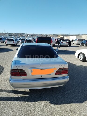Mercedes E 220 d 2001, 431,754 km - 2.2 l - Bakı