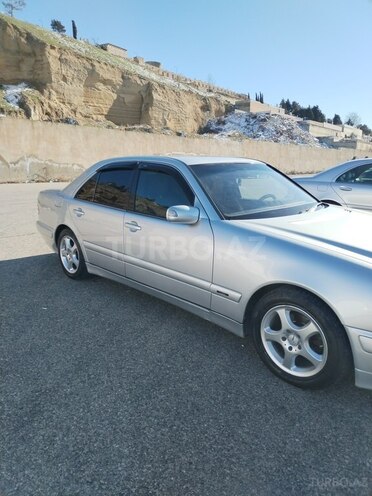 Mercedes E 220 d 2001, 431,754 km - 2.2 l - Bakı