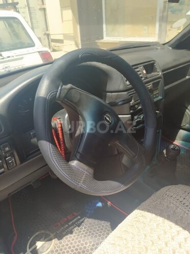 Opel Vectra 1994, 200,000 km - 2.0 l - Bakı