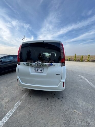 Toyota Noah 2015, 81,000 km - 1.8 l - Bakı