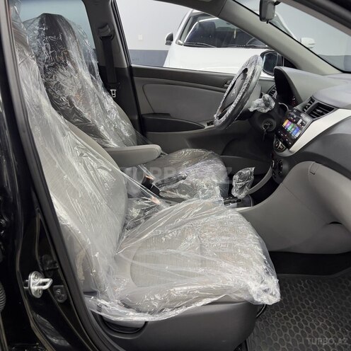 Hyundai Accent-16