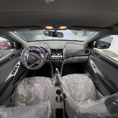 Hyundai Accent-13
