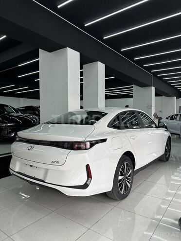 Changan Qiyuan A05-4