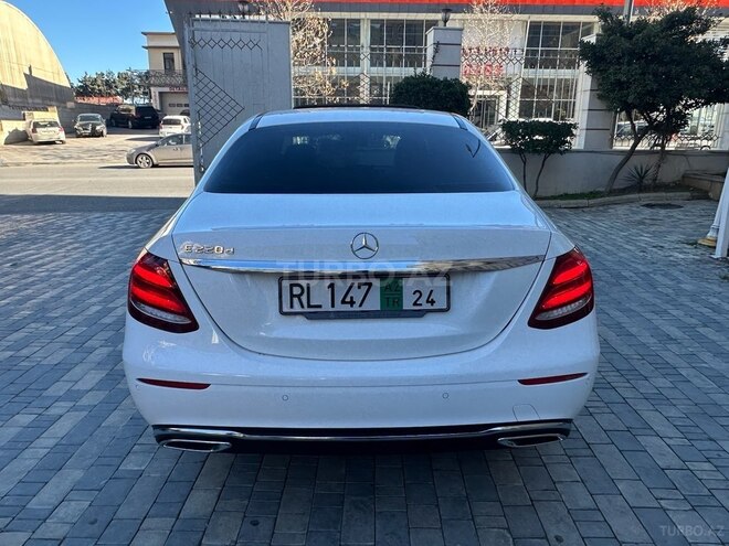 Mercedes E 220 d-7