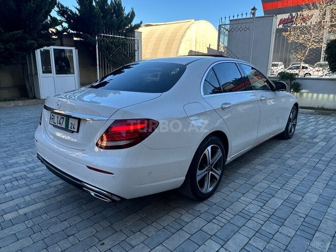 Mercedes E 220 d-6