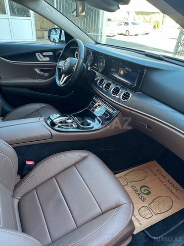 Mercedes E 220 d-11