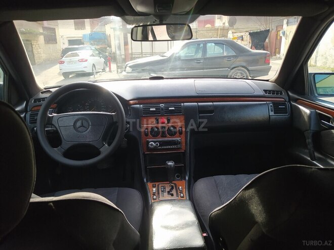 Mercedes E 240 1998, 289,746 km - 2.4 l - Bakı