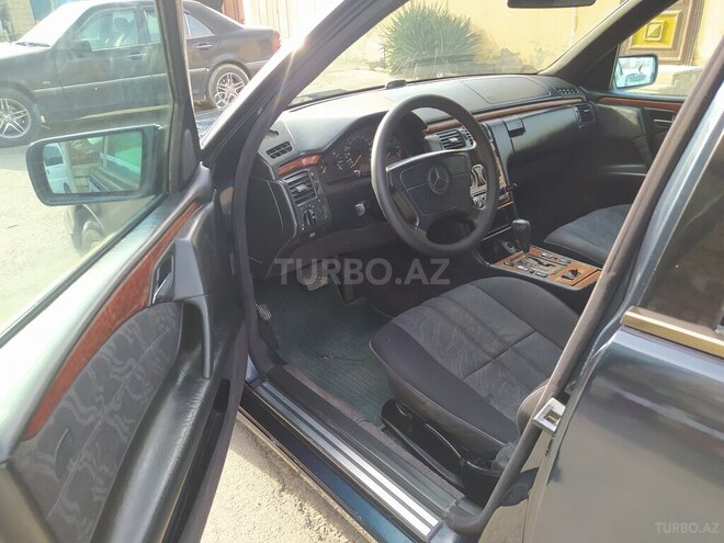 Mercedes E 240 1998, 289,746 km - 2.4 l - Bakı