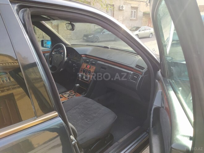 Mercedes E 240 1998, 289,746 km - 2.4 l - Bakı