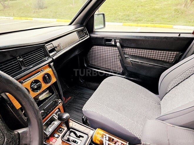 Mercedes 190 1993, 322,256 km - 2.0 л - Bakı