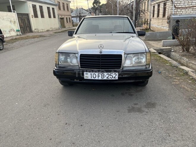 Mercedes E 250 1989, 156,000 km - 2.5 l - Qazax