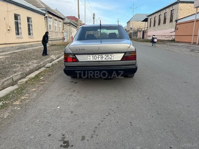 Mercedes E 250 1989, 156,000 km - 2.5 l - Qazax