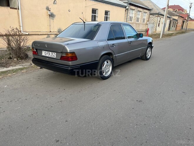 Mercedes E 250 1989, 156,000 km - 2.5 l - Qazax