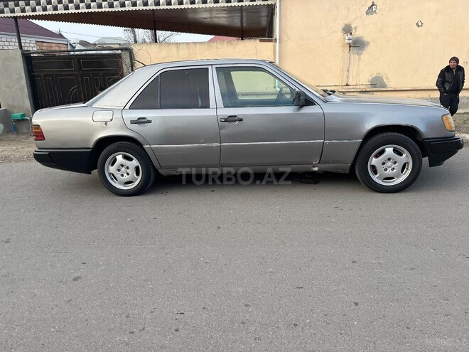 Mercedes E 250 1989, 156,000 km - 2.5 l - Qazax