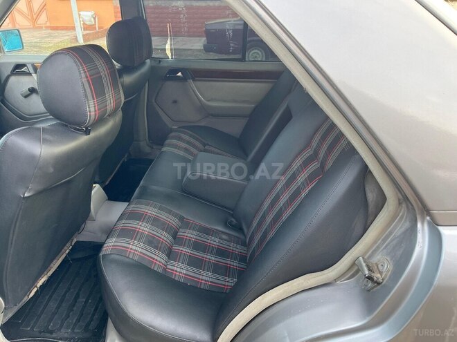 Mercedes E 250 1989, 156,000 km - 2.5 l - Qazax