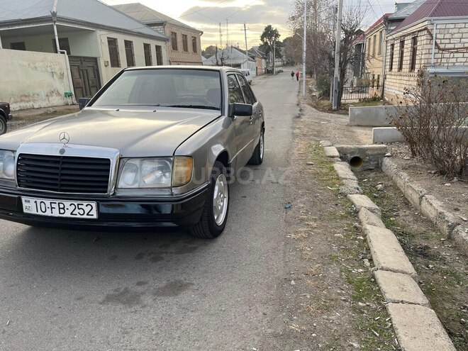 Mercedes E 250 1989, 156,000 km - 2.5 l - Qazax