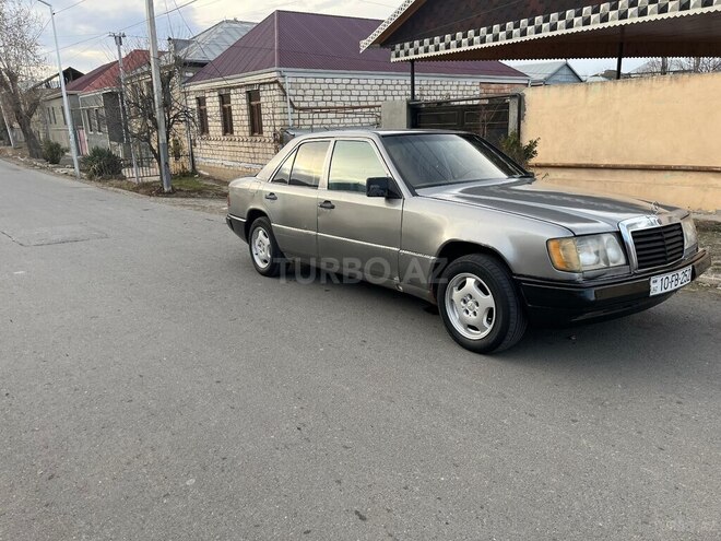 Mercedes E 250 1989, 156,000 km - 2.5 l - Qazax