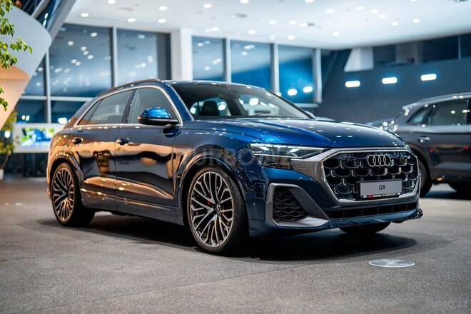 Audi Q8-3
