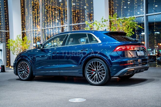Audi Q8-7